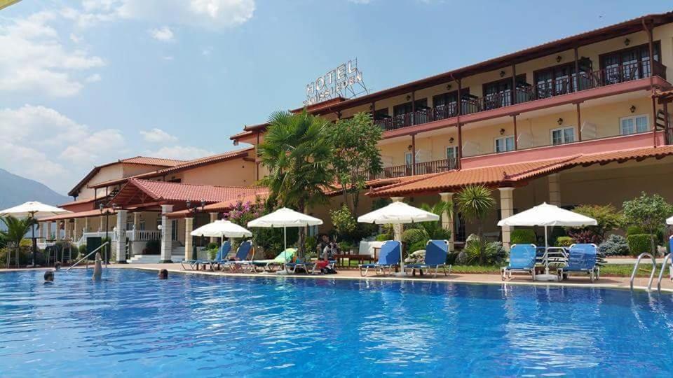 Famissi Eden Hotel Kalambaka Exterior foto